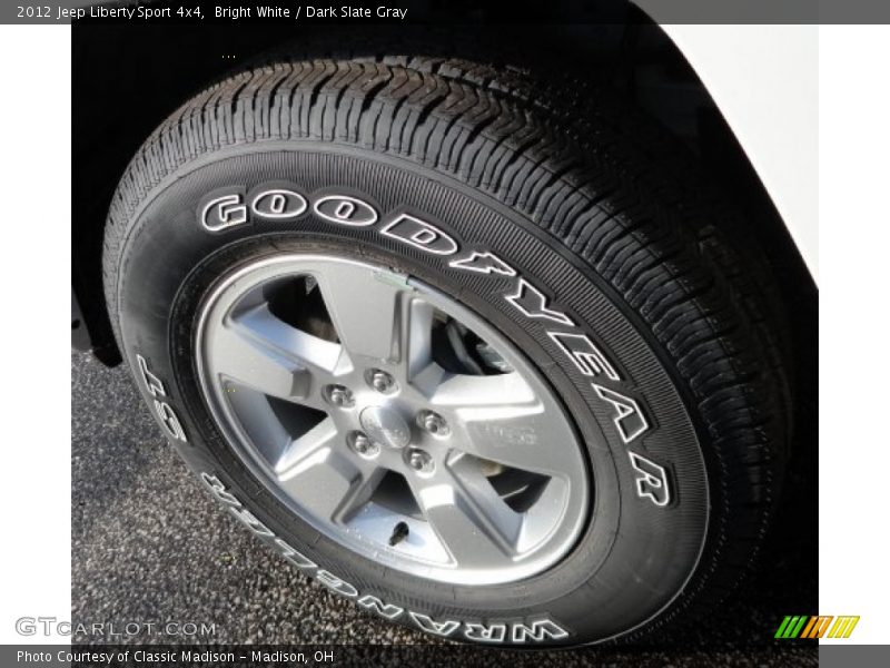 Bright White / Dark Slate Gray 2012 Jeep Liberty Sport 4x4