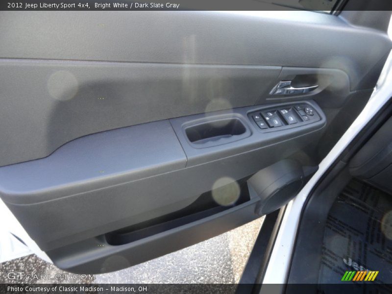 Bright White / Dark Slate Gray 2012 Jeep Liberty Sport 4x4