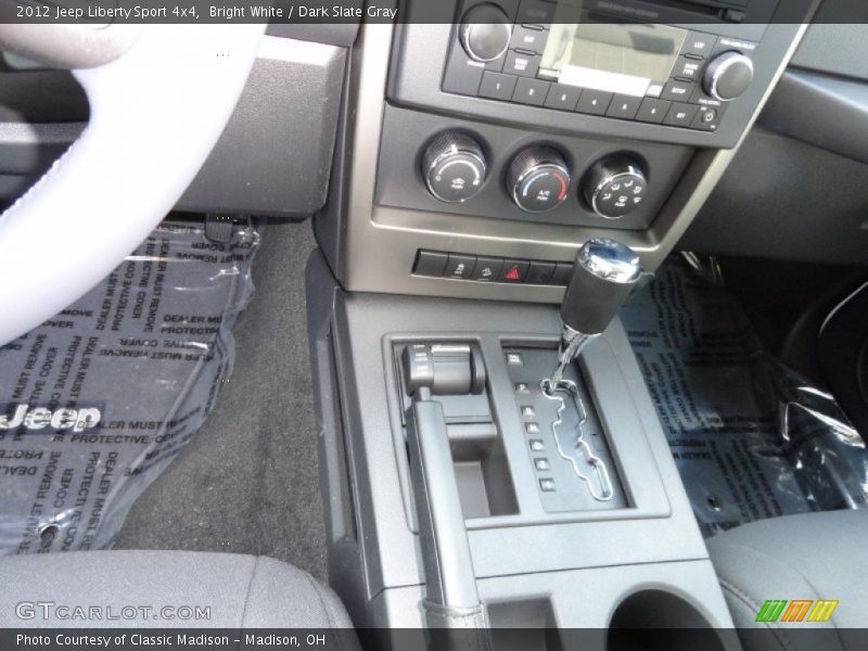 Bright White / Dark Slate Gray 2012 Jeep Liberty Sport 4x4
