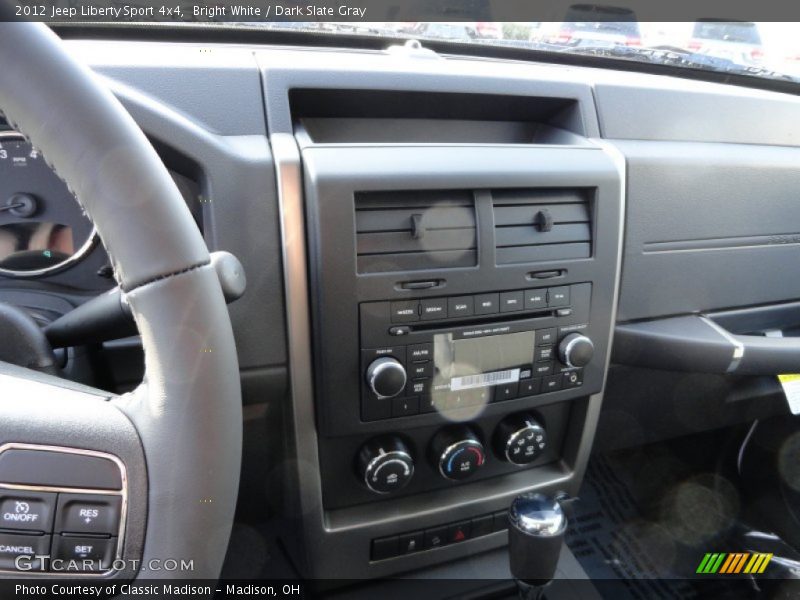 Bright White / Dark Slate Gray 2012 Jeep Liberty Sport 4x4