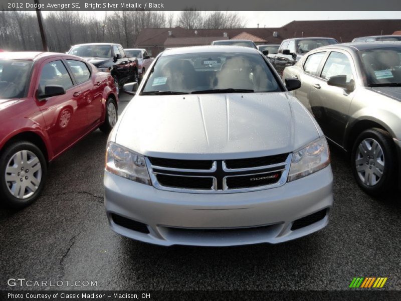 Bright Silver Metallic / Black 2012 Dodge Avenger SE