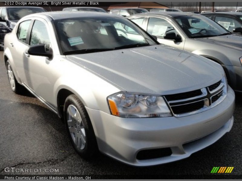 Bright Silver Metallic / Black 2012 Dodge Avenger SE