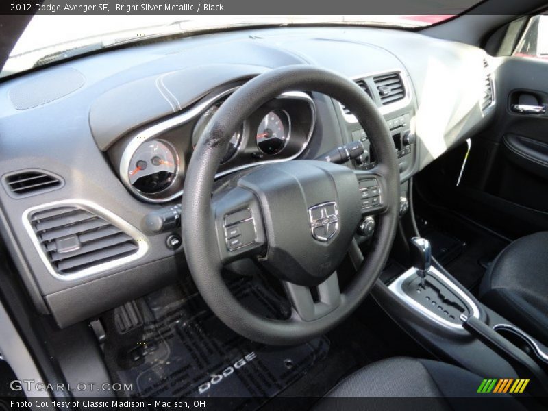 Bright Silver Metallic / Black 2012 Dodge Avenger SE