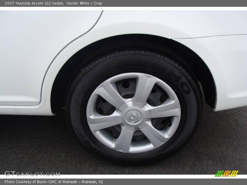 Nordic White / Gray 2007 Hyundai Accent GLS Sedan