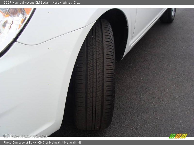 Nordic White / Gray 2007 Hyundai Accent GLS Sedan