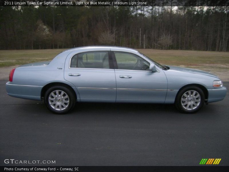 Light Ice Blue Metallic / Medium Light Stone 2011 Lincoln Town Car Signature Limited