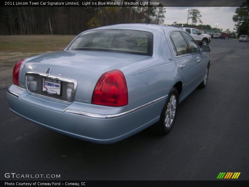Light Ice Blue Metallic / Medium Light Stone 2011 Lincoln Town Car Signature Limited