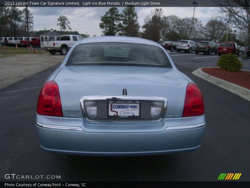 Light Ice Blue Metallic / Medium Light Stone 2011 Lincoln Town Car Signature Limited