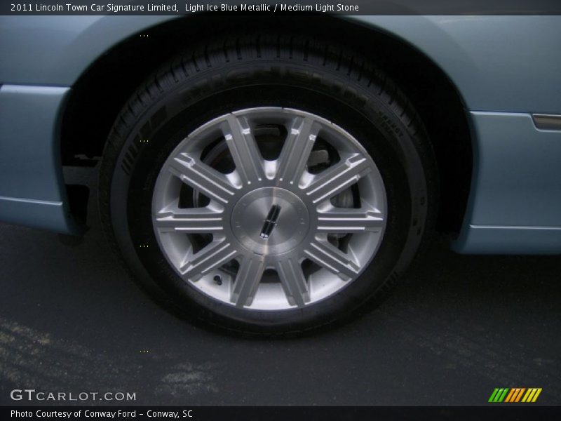 Light Ice Blue Metallic / Medium Light Stone 2011 Lincoln Town Car Signature Limited