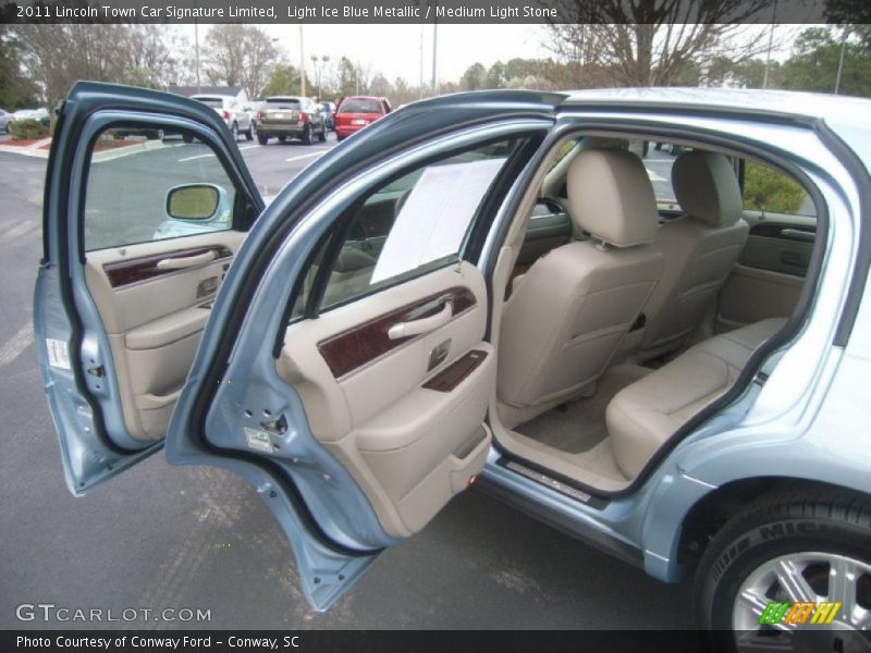 Light Ice Blue Metallic / Medium Light Stone 2011 Lincoln Town Car Signature Limited