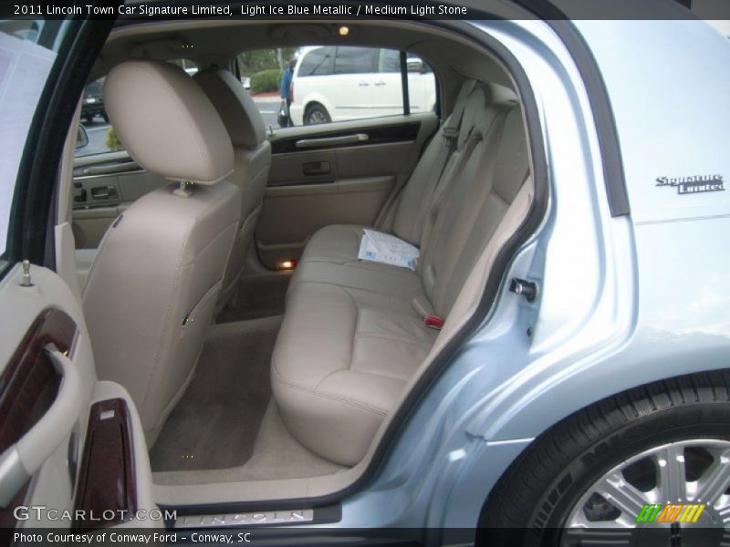 Light Ice Blue Metallic / Medium Light Stone 2011 Lincoln Town Car Signature Limited