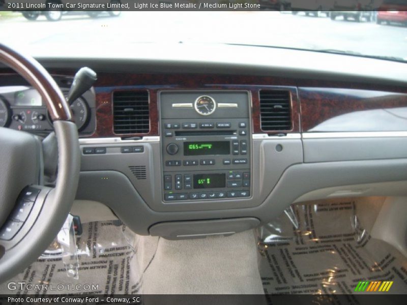 Light Ice Blue Metallic / Medium Light Stone 2011 Lincoln Town Car Signature Limited