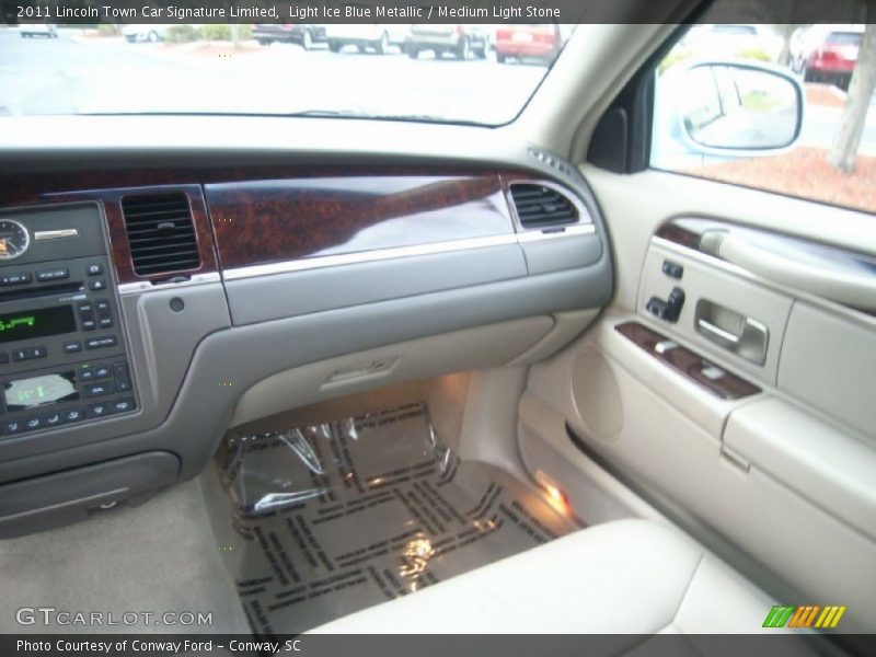 Light Ice Blue Metallic / Medium Light Stone 2011 Lincoln Town Car Signature Limited