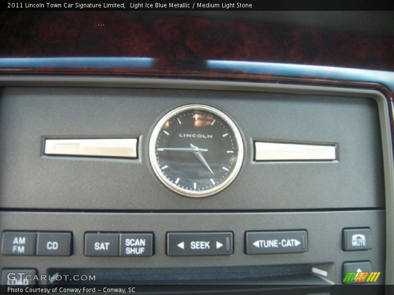 Light Ice Blue Metallic / Medium Light Stone 2011 Lincoln Town Car Signature Limited