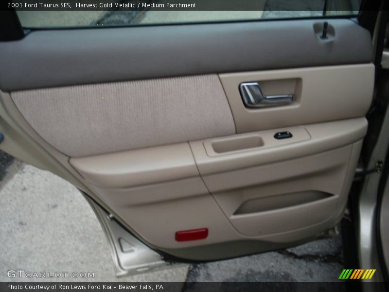 Harvest Gold Metallic / Medium Parchment 2001 Ford Taurus SES