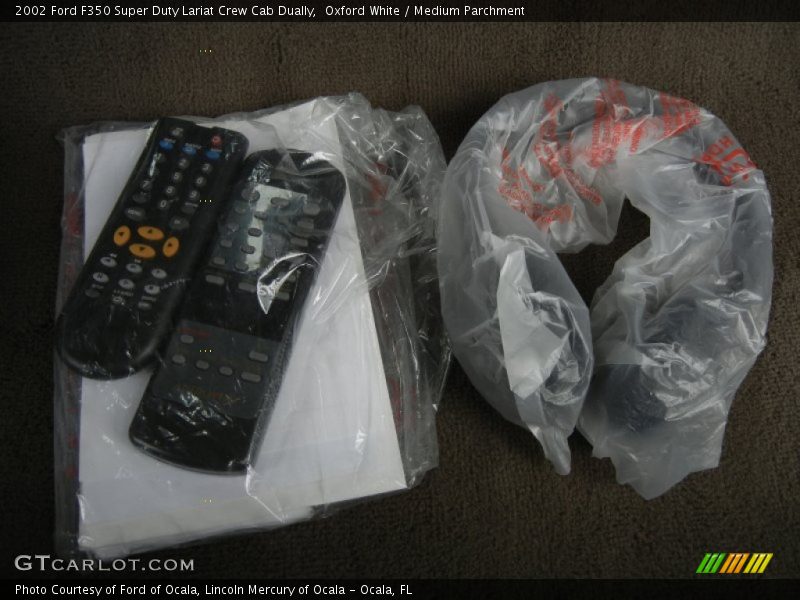 Oxford White / Medium Parchment 2002 Ford F350 Super Duty Lariat Crew Cab Dually