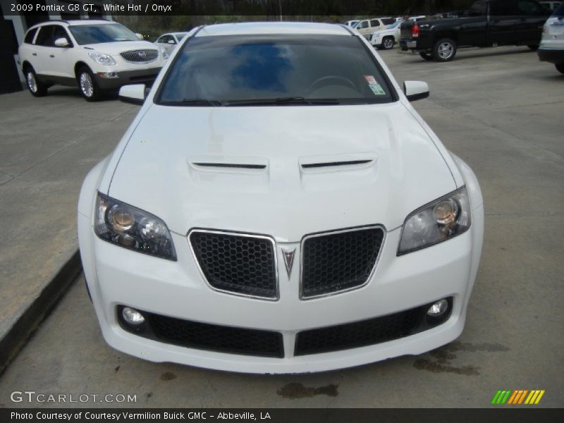 White Hot / Onyx 2009 Pontiac G8 GT