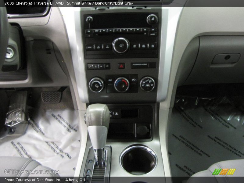 Summit White / Dark Gray/Light Gray 2009 Chevrolet Traverse LT AWD