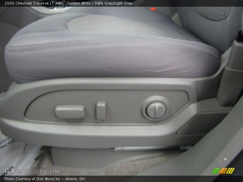 Summit White / Dark Gray/Light Gray 2009 Chevrolet Traverse LT AWD