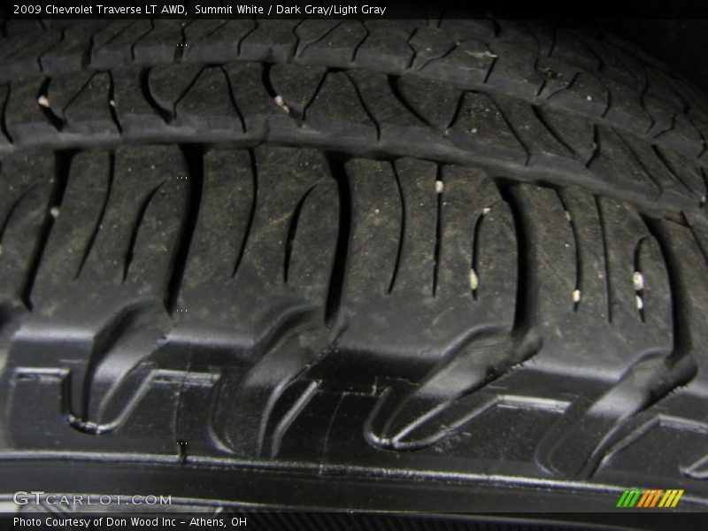 Summit White / Dark Gray/Light Gray 2009 Chevrolet Traverse LT AWD