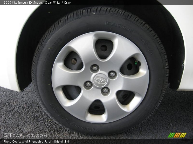 Clear White / Gray 2009 Kia Spectra EX Sedan