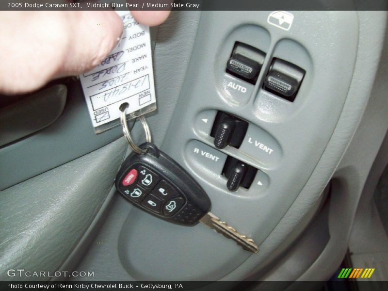Midnight Blue Pearl / Medium Slate Gray 2005 Dodge Caravan SXT