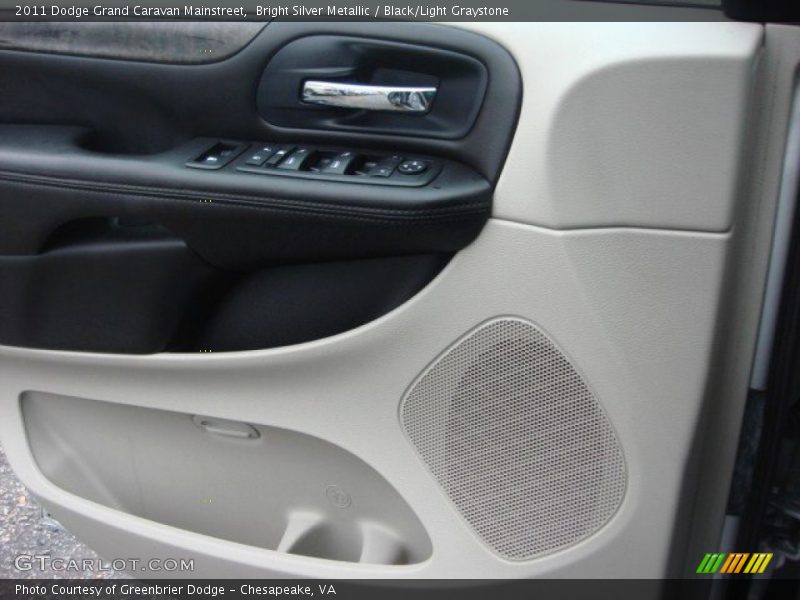 Bright Silver Metallic / Black/Light Graystone 2011 Dodge Grand Caravan Mainstreet