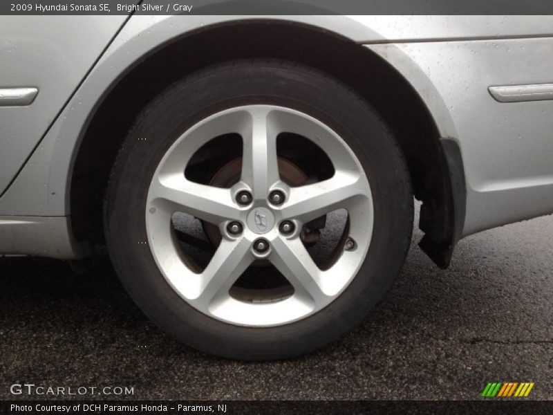 Bright Silver / Gray 2009 Hyundai Sonata SE