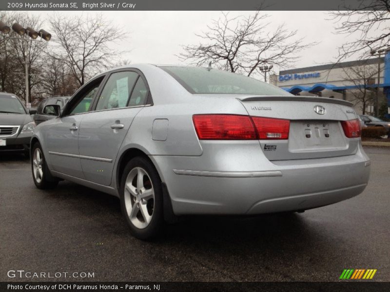 Bright Silver / Gray 2009 Hyundai Sonata SE