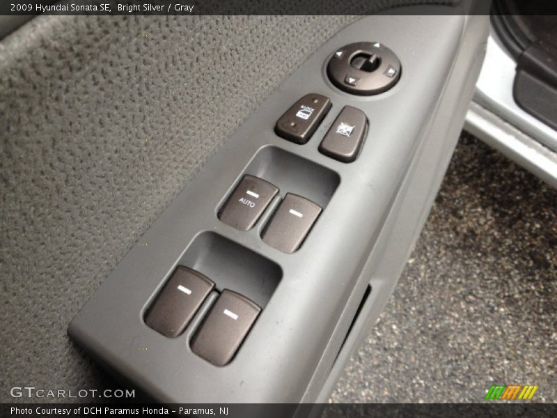 Bright Silver / Gray 2009 Hyundai Sonata SE