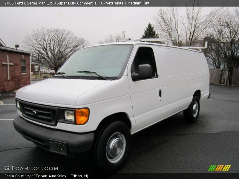 Front 3/4 View of 2005 E Series Van E350 Super Duty Commercial