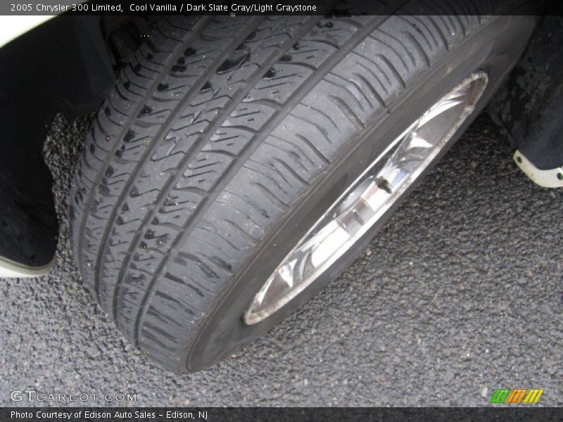Cool Vanilla / Dark Slate Gray/Light Graystone 2005 Chrysler 300 Limited