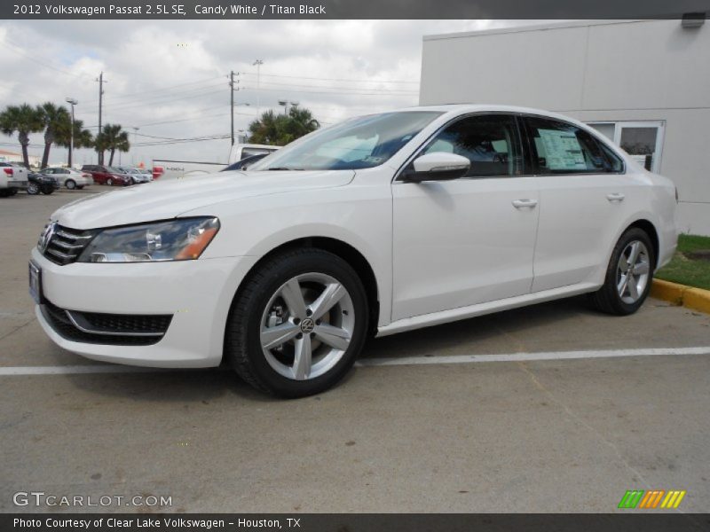 Candy White / Titan Black 2012 Volkswagen Passat 2.5L SE