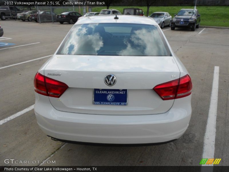 Candy White / Titan Black 2012 Volkswagen Passat 2.5L SE