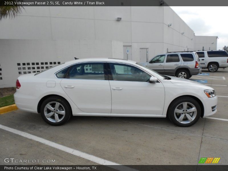 Candy White / Titan Black 2012 Volkswagen Passat 2.5L SE