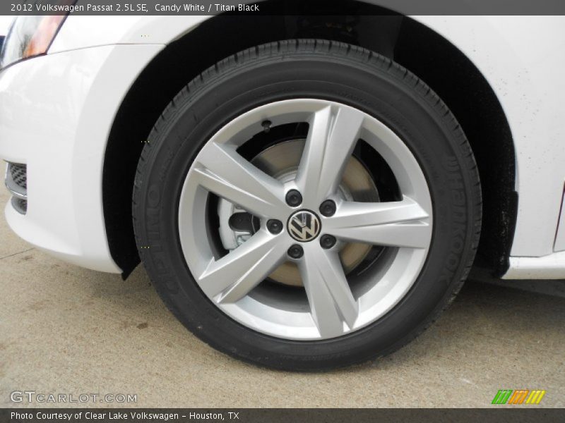 Candy White / Titan Black 2012 Volkswagen Passat 2.5L SE
