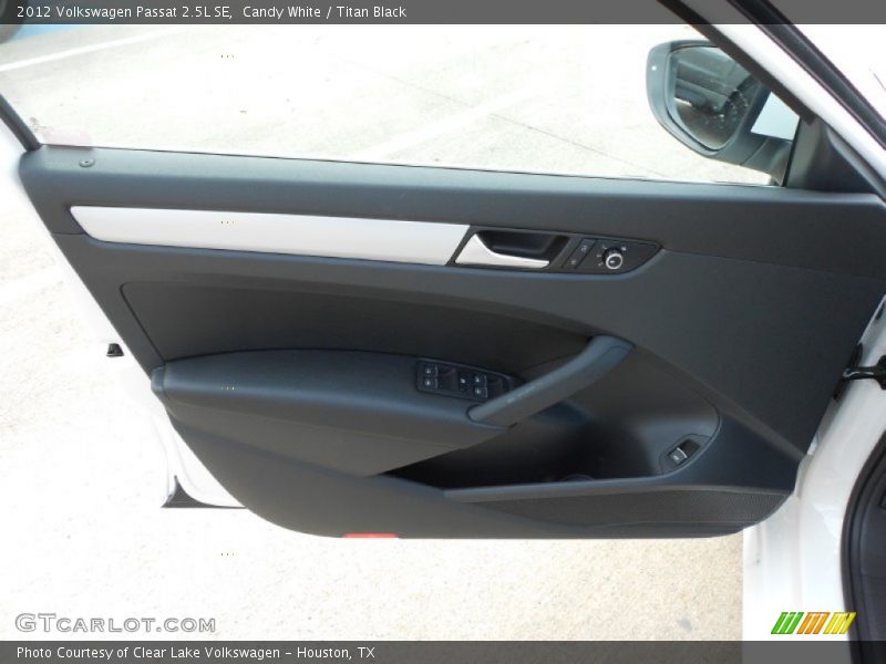 Candy White / Titan Black 2012 Volkswagen Passat 2.5L SE