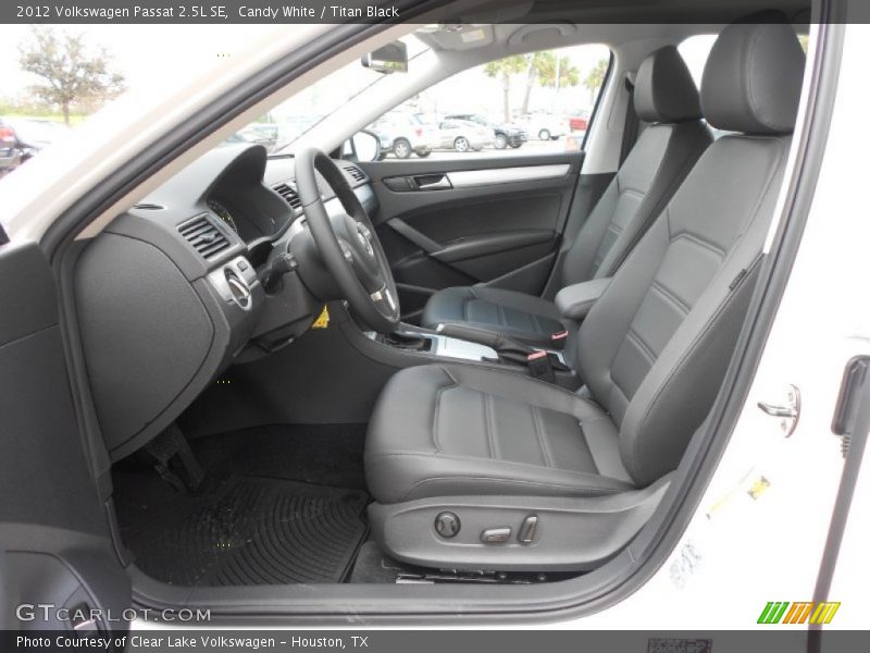 Candy White / Titan Black 2012 Volkswagen Passat 2.5L SE