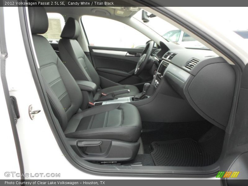 Candy White / Titan Black 2012 Volkswagen Passat 2.5L SE