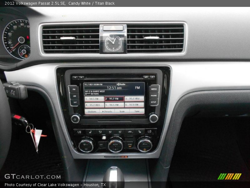 Candy White / Titan Black 2012 Volkswagen Passat 2.5L SE