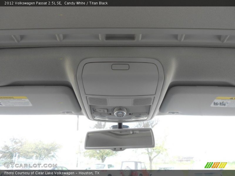 Candy White / Titan Black 2012 Volkswagen Passat 2.5L SE