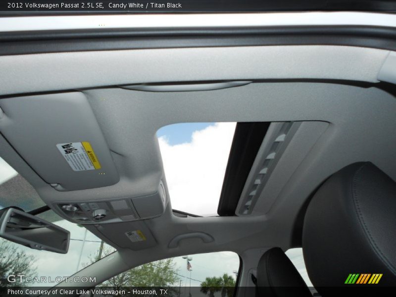 Candy White / Titan Black 2012 Volkswagen Passat 2.5L SE
