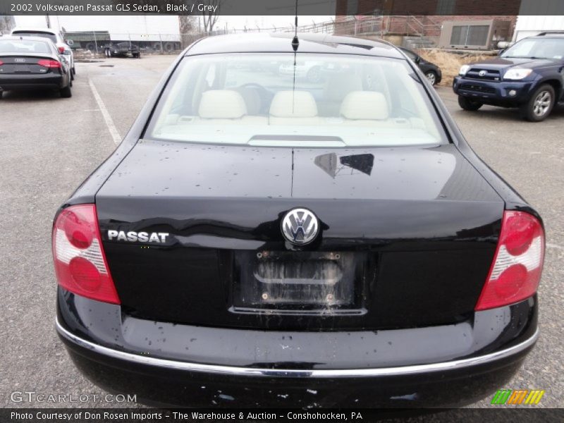 Black / Grey 2002 Volkswagen Passat GLS Sedan