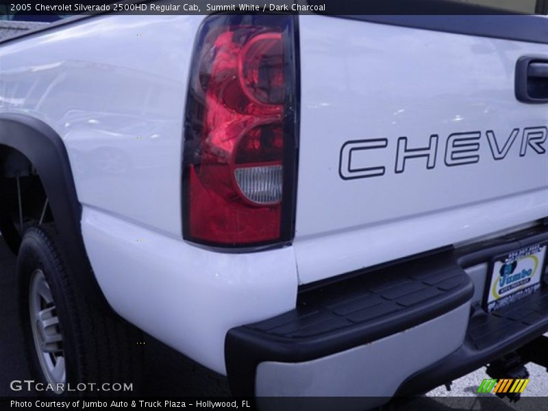 Summit White / Dark Charcoal 2005 Chevrolet Silverado 2500HD Regular Cab