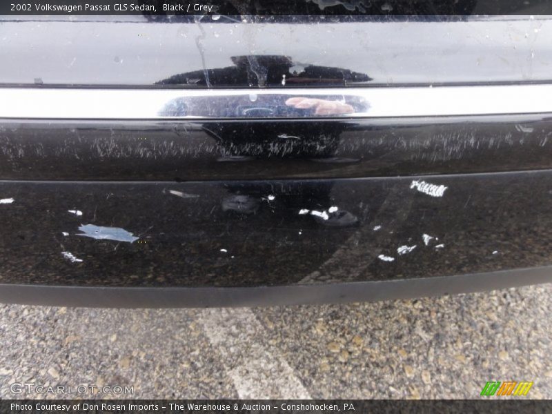 Black / Grey 2002 Volkswagen Passat GLS Sedan