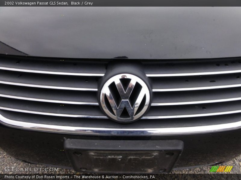 Black / Grey 2002 Volkswagen Passat GLS Sedan