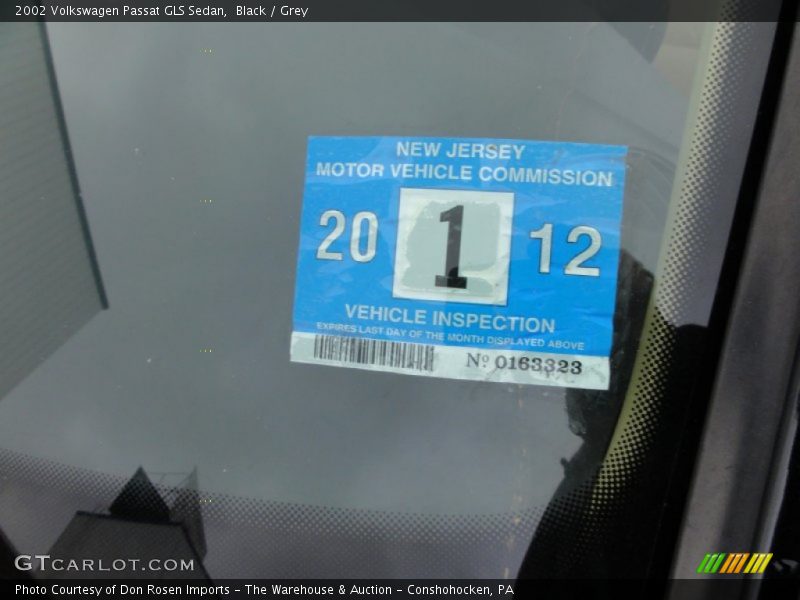 Black / Grey 2002 Volkswagen Passat GLS Sedan