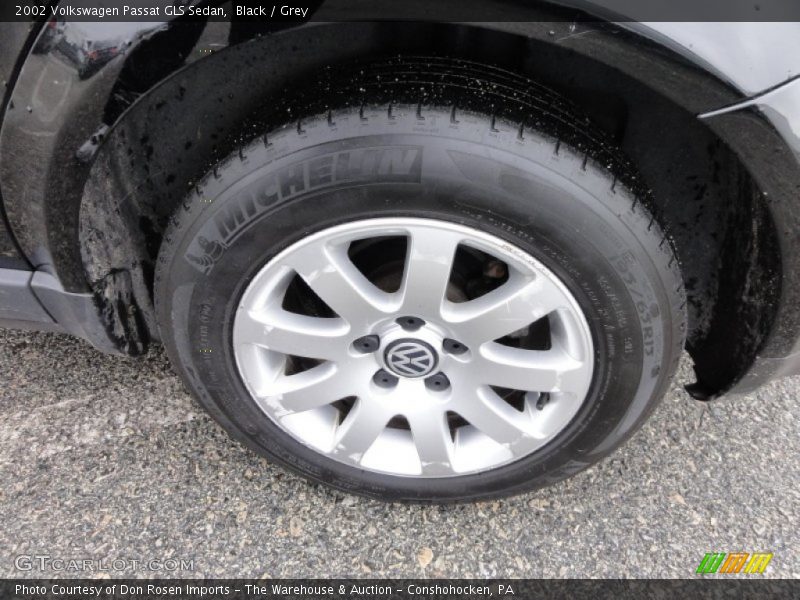 Black / Grey 2002 Volkswagen Passat GLS Sedan