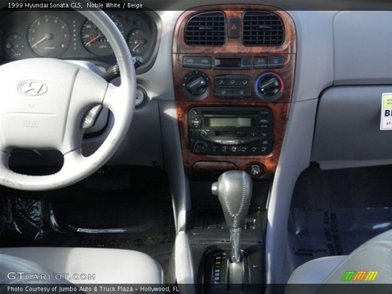 Noble White / Beige 1999 Hyundai Sonata GLS