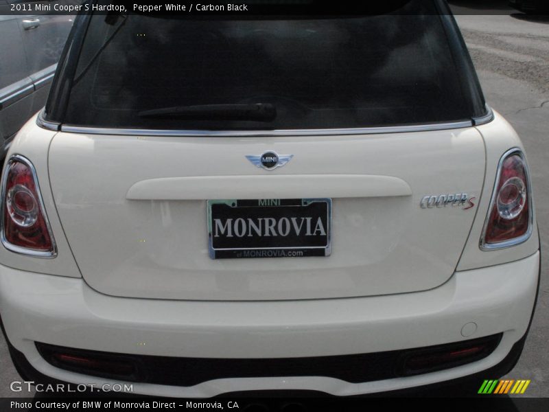 Pepper White / Carbon Black 2011 Mini Cooper S Hardtop